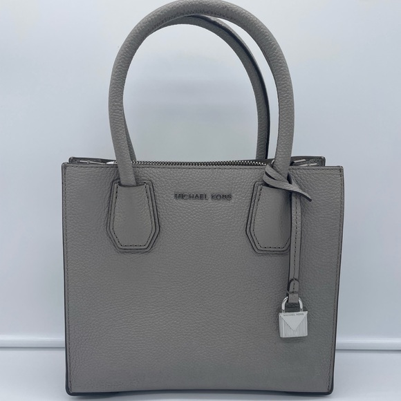 HOST PICK 💕 Michael Kors bag with dust bag - Picture 1 of 10